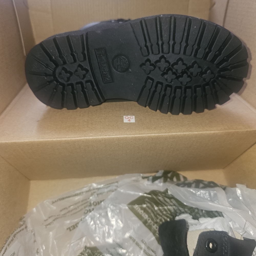 Boots - Picture 3 of 5